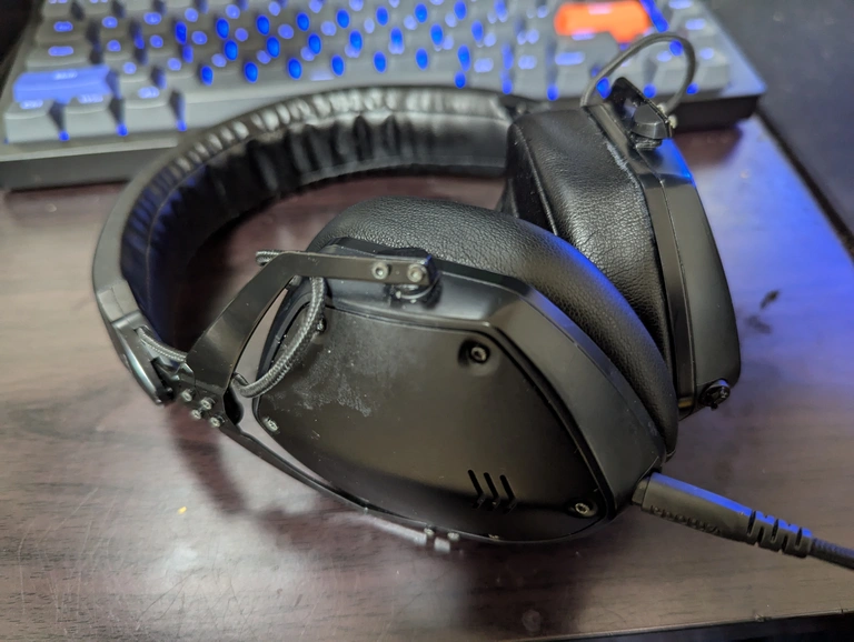 V-MODA M-200を1年ほど使ったのでレビューする